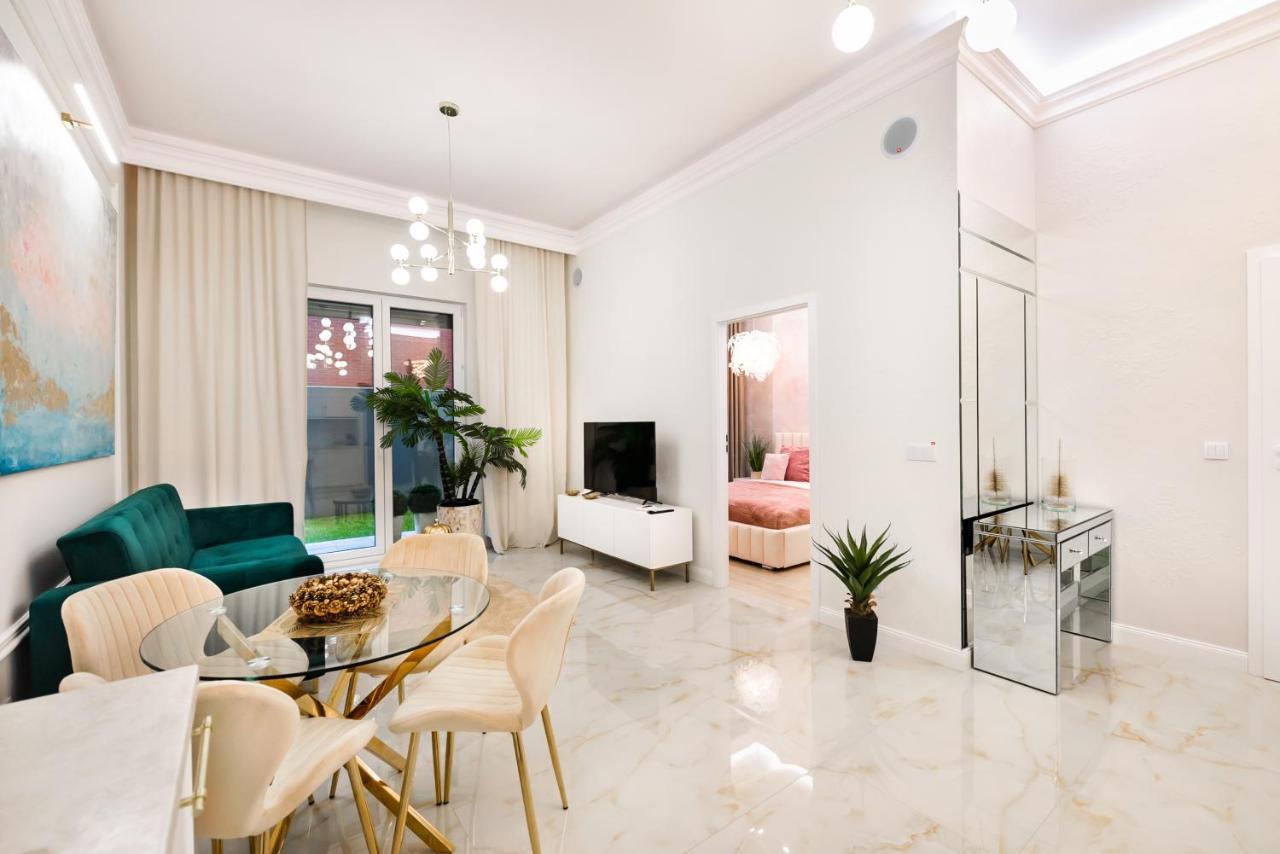 New Praga Ladies' & Gentlemen'S Apartments Warsaw Ngoại thất bức ảnh