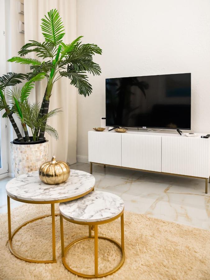 New Praga Ladies' & Gentlemen'S Apartments Warsaw Ngoại thất bức ảnh