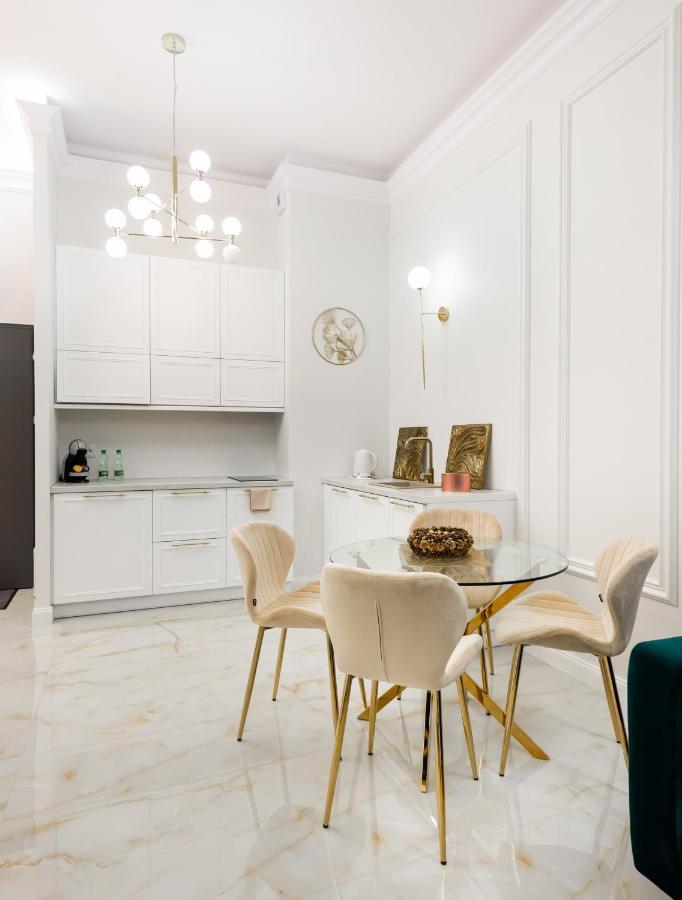 New Praga Ladies' & Gentlemen'S Apartments Warsaw Ngoại thất bức ảnh