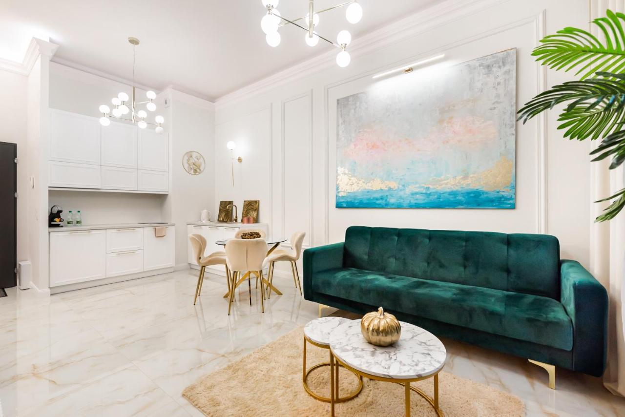 New Praga Ladies' & Gentlemen'S Apartments Warsaw Ngoại thất bức ảnh