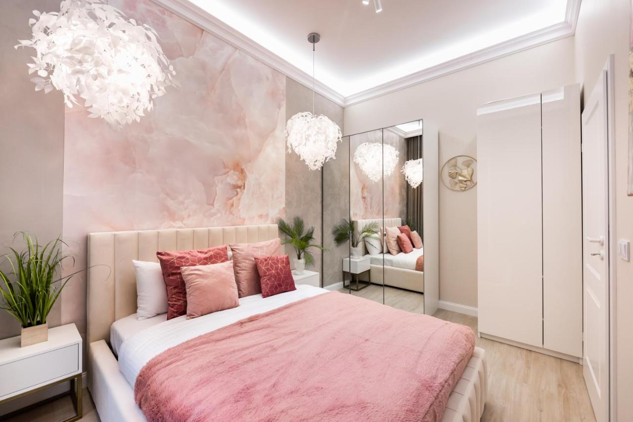 New Praga Ladies' & Gentlemen'S Apartments Warsaw Ngoại thất bức ảnh